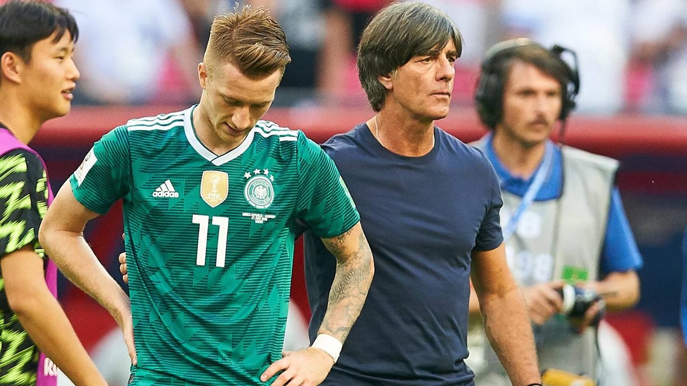 Enttäuschung: Reus (li.) und Bundestrainer Löw nach dem letzten WM-Gruppenspiel gegen Südkorea.