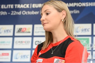 Kristina Vogel 2017 bei einer Pressekonferenz. Die Radsprinterin ist zweifache Olympiasiegerin und elffache Weltmeisterin.