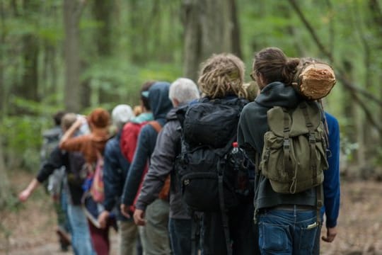 Nach den Räumaktionen des Energiekonzerns RWE im Hambacher Forst haben Klimaaktivisten massenhafte Proteste angekündigt.