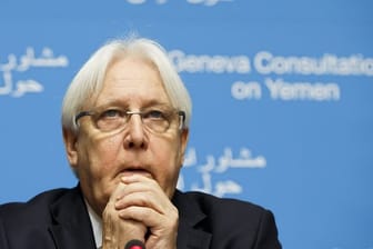 Martin Griffiths, UN-Sondergesandter für den Jemen, spricht während einer Pressekonferenz über die Genfer Konsultationen zum Jemen.