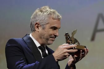 Der mexikanische Regisseur Alfonso Cuarón hat für seinen Film "Roma" den Goldenen Löwen gewonnen.