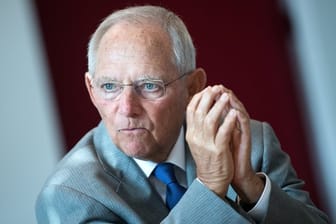 Bundestagspräsident Wolfgang Schäuble (CDU) bei einem Interview in seinem Büro im Deutschen Bundestag.