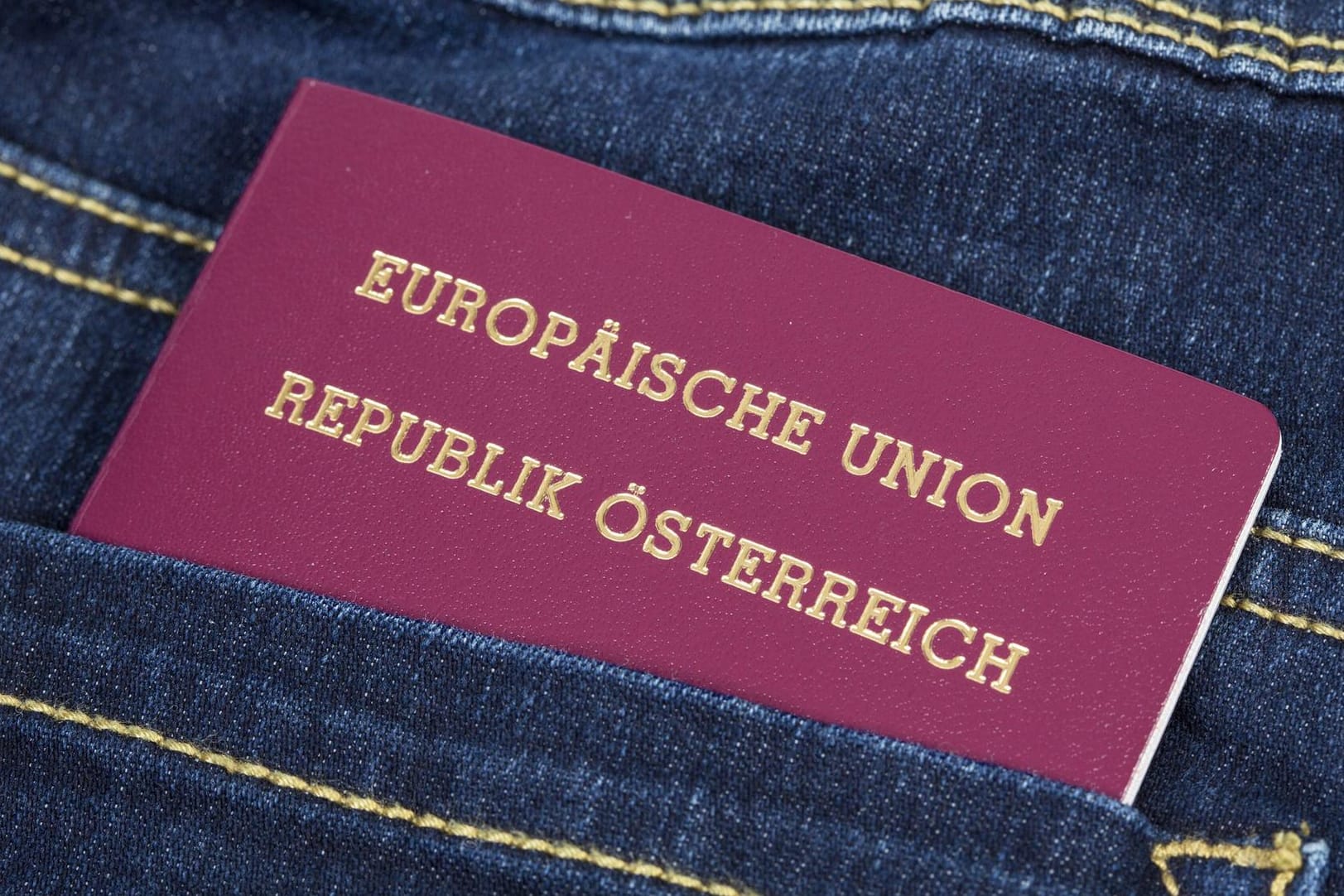 Österreichischer Reisepass: Das italienische Außenministerium ist gegen eine doppelte Staatsbürgerschaft für Südtiroler.