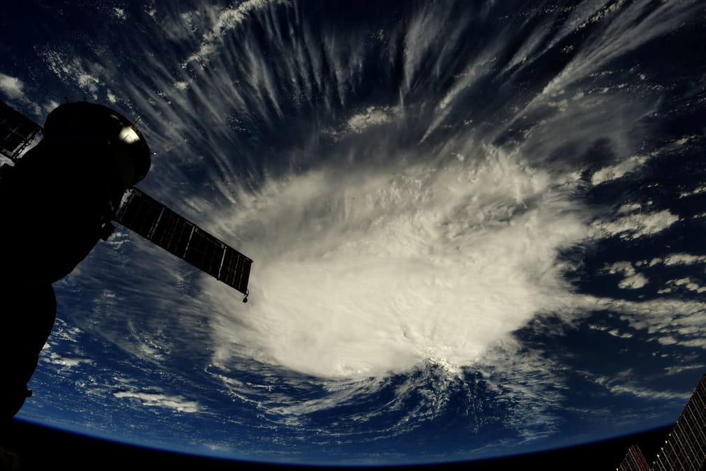 Bild aus der ISS: Florence über dem Atlantischen Ozean.