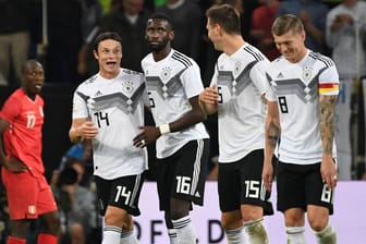 Knapper Sieg gegen Peru: Jubel bei Schulz, Rüdiger, Süle und Kroos (v. li.).