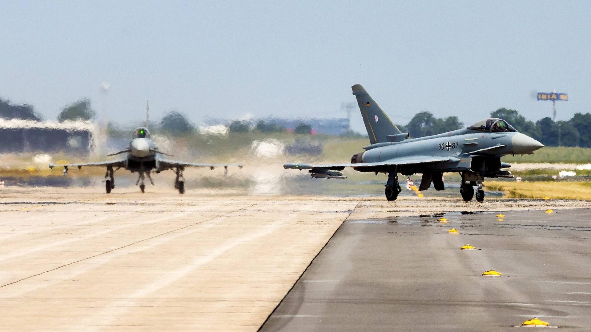 Eurofighter der Bundeswehr: Achtmal waren die Kampfjets seit 2001 im deutschen Luftraum bei Terrorverdachtsfällen im Einsatz. Eurofighter der Bundeswehr: Achtmal waren die Kampfjets seit 2001 im deutschen Luftraum bei Terrorverdachtsfällen im Einsatz.