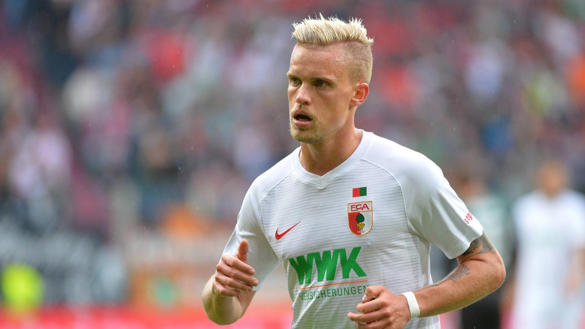 Philipp Max: Augsburgs Verteidiger startete gut in die neue Saison, bereitete zwei Treffer in drei Pflichtspielen vor.