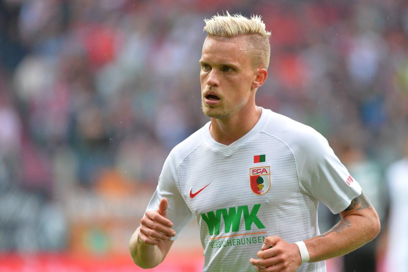 Philipp Max: Augsburgs Verteidiger startete gut in die neue Saison, bereitete zwei Treffer in drei Pflichtspielen vor.