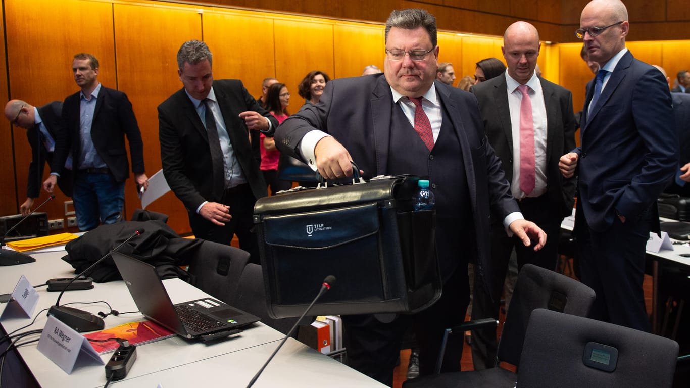 Prozess in Braunschweig: Klägeranwalt Andreas W. Tilp fordert Schadenersatz in Milliardenhöhe von Volkswagen.