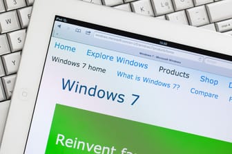 Die Windows-7-Webseite auf einem iPad (Symbolbild): 2020 beendet Microsoft den Support für das Betriebssystem
