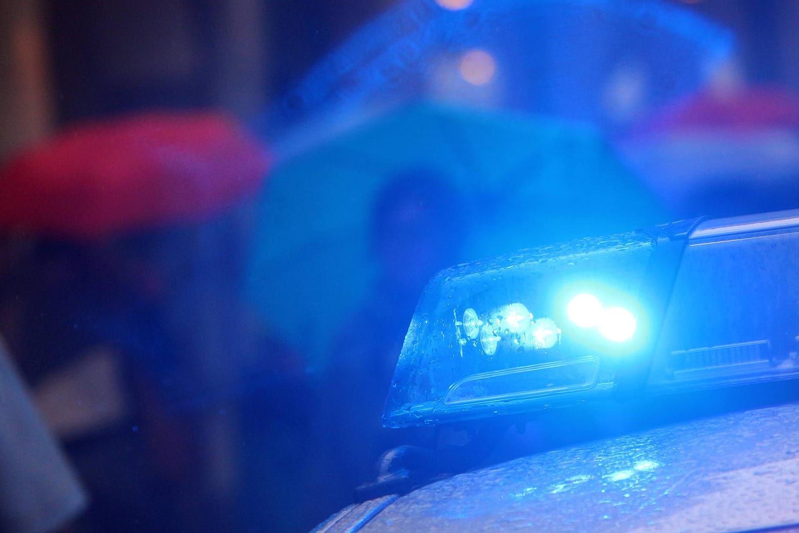 Polizei im Einsatz: Warum der Täter die drei Jugendlichen angegriffen hat, ist noch nicht geklärt. (Symbolbild)