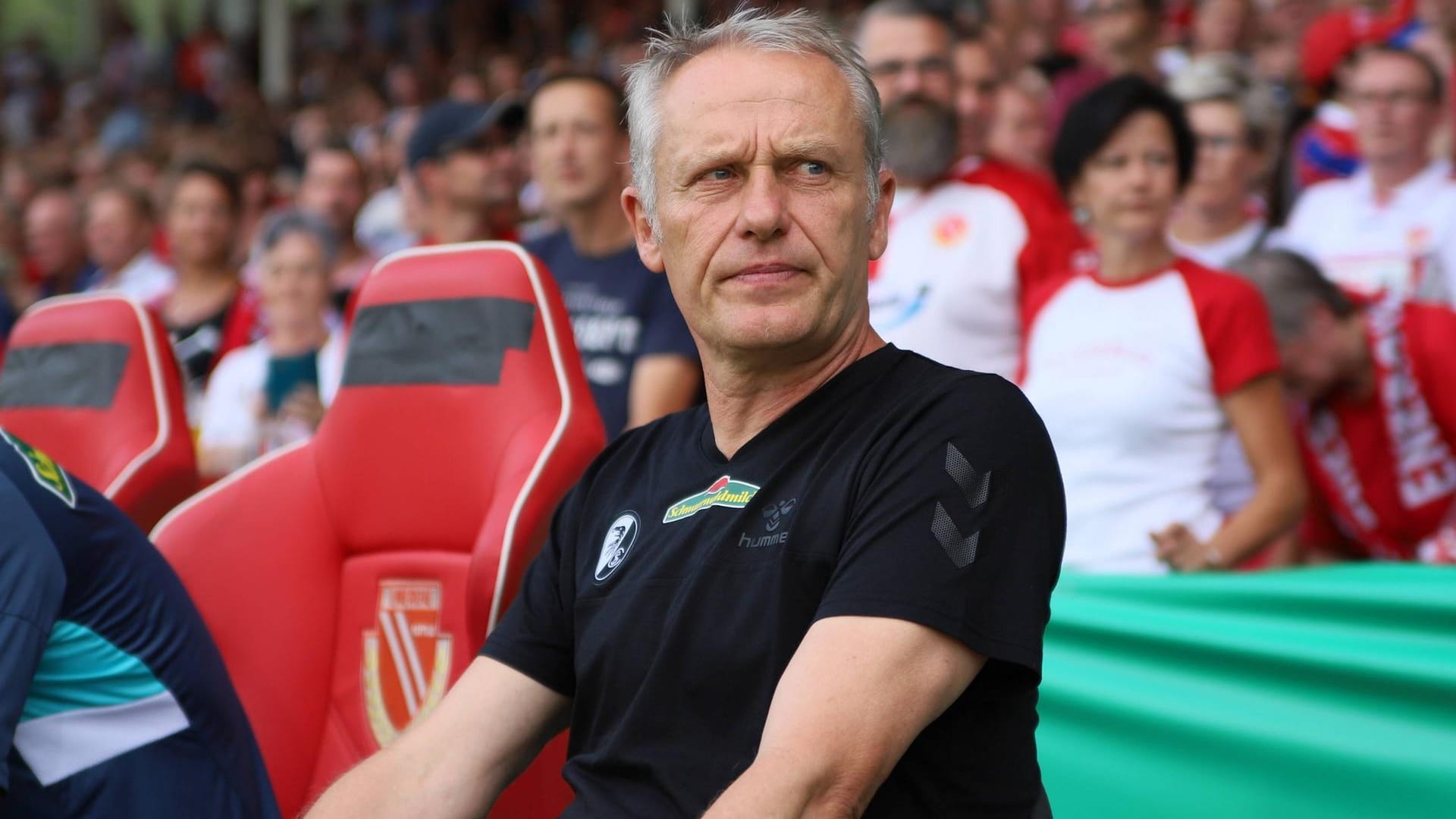 Leitete am Montag erstmals nach seinem Bandscheibenvorfall das Training der Freiburger: Christian Streich.