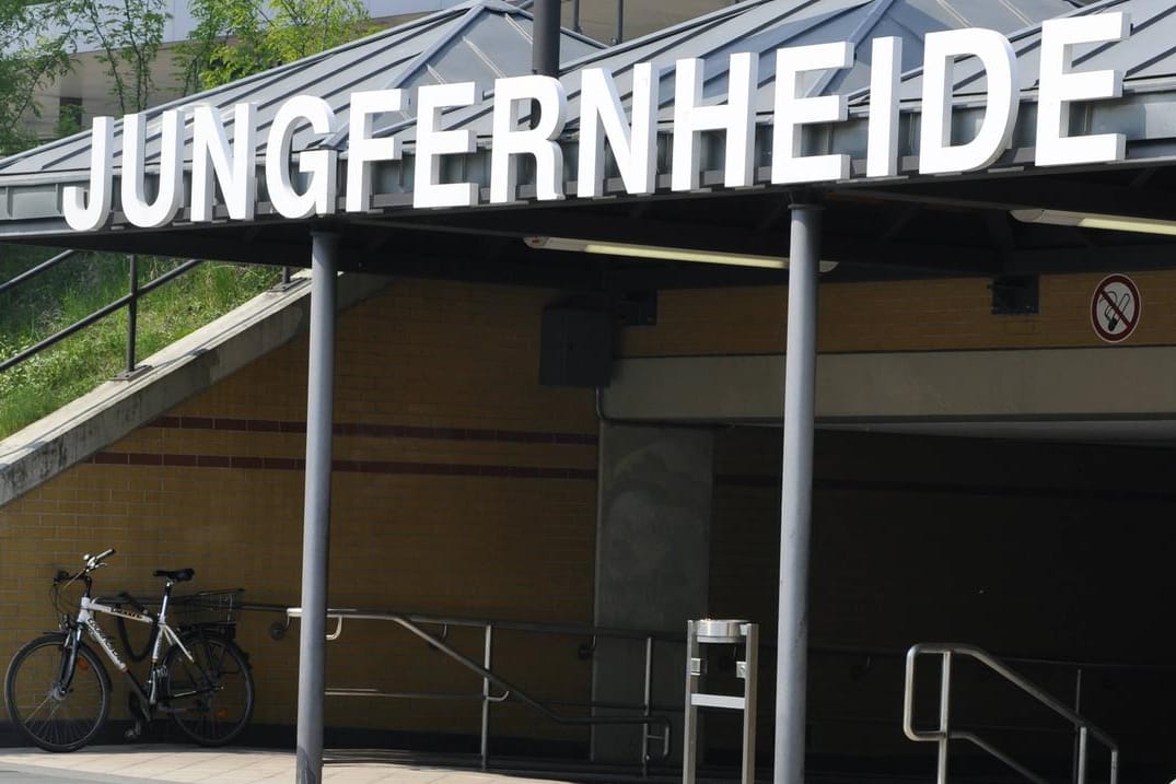 Bahnhof Jungfernheide: Sicherheitsmänner haben einem 18-Jährigen das Rauchen verboten und wurden daraufhin angegriffen.