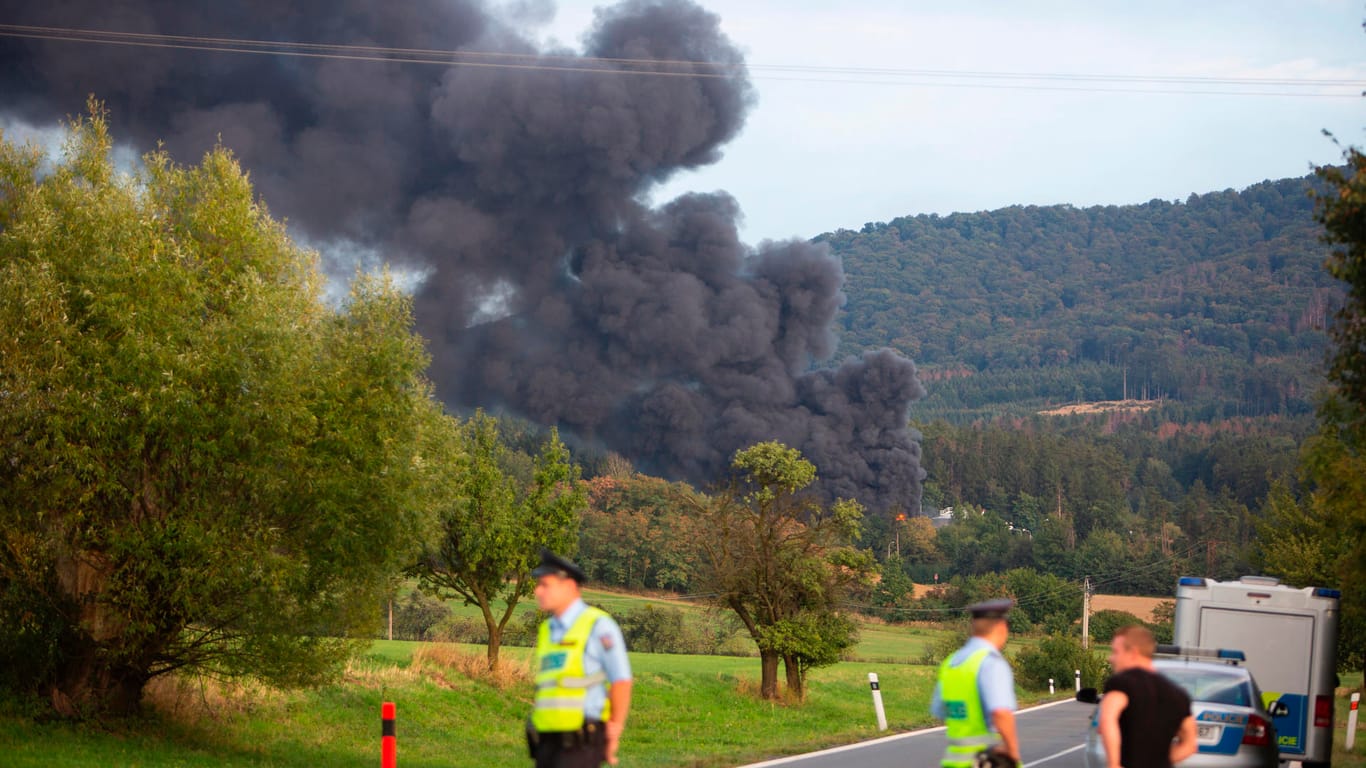 Großbrand in Tschechien: Ein Mensch wurde nach Angaben der Feuerwehr leicht verletzt.