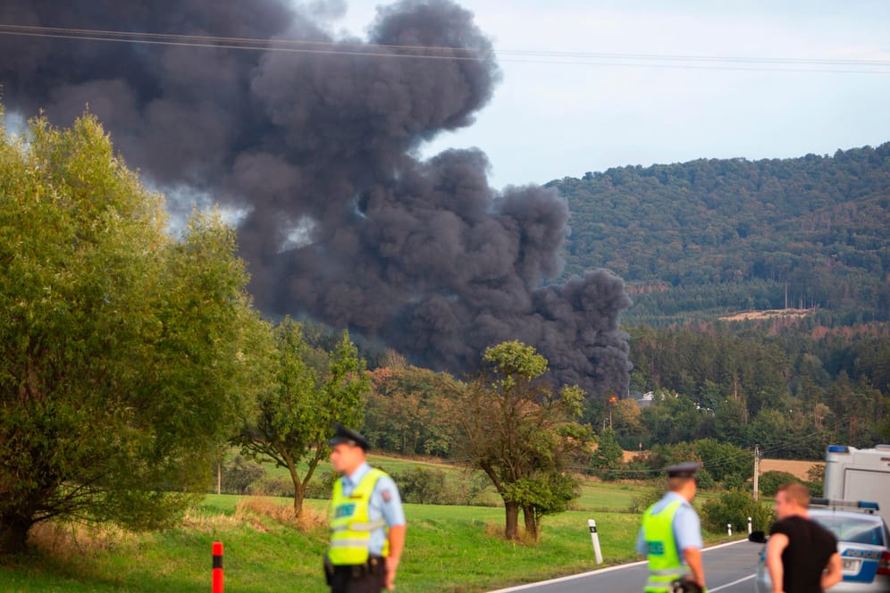 Großbrand in Tschechien: Ein Mensch wurde nach Angaben der Feuerwehr leicht verletzt.