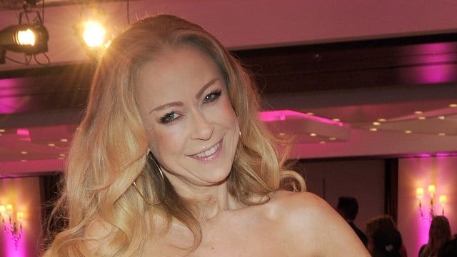 Zurück im Leben: Jenny Elvers hat ihre Autobiographie geschrieben.