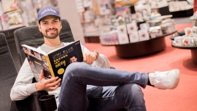 Jimi Blue Ochsenknecht stellt sein Kochbuch in Köln vor.