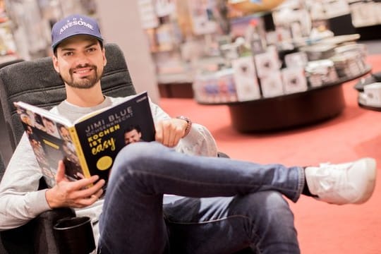 Jimi Blue Ochsenknecht stellt sein Kochbuch in Köln vor.