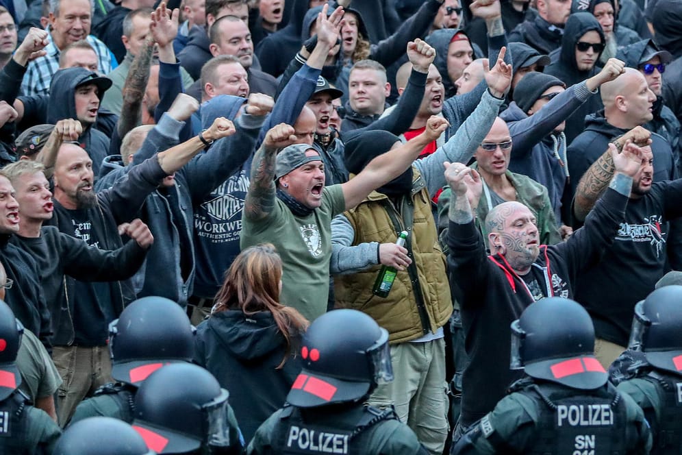 Rechte Demonstranten in Chemnitz: Neonazis und Rechtspopulisten verbreiten in Ostdeutschland ihr Gift.