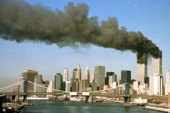 Die brennenden Türme des World Trade Centers am 11. September 2001: Noch immer sind viele der Opfer des Terroranschlags nicht offiziell identifiziert.