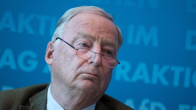 Alexander Gauland, Vorsitzender der AfD-Bundestagsfraktion, bei einer Pressekonferenz im Deutschen Bundestag. Alexander Gauland, Vorsitzender der AfD-Bundestagsfraktion, bei einer Pressekonferenz im Deutschen Bundestag.