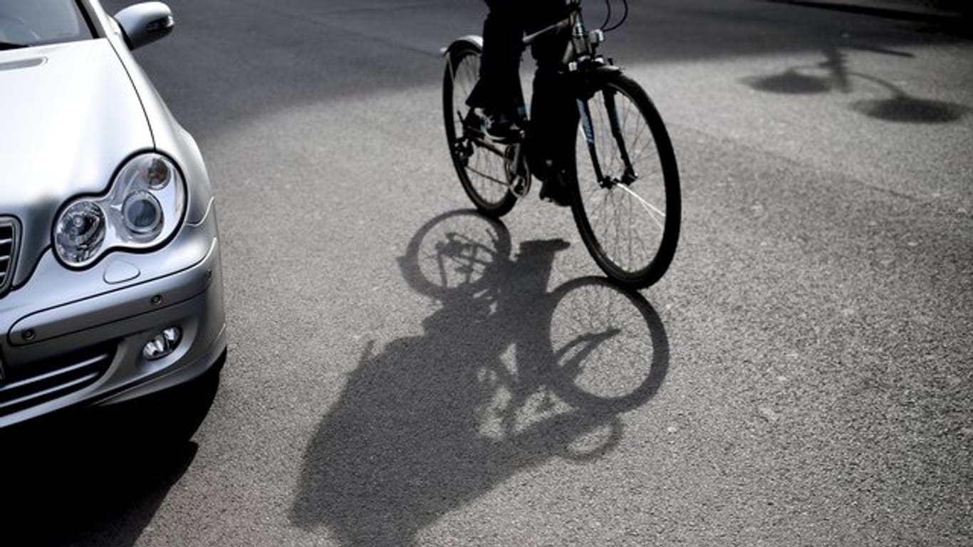 Jeder zehnte Autofahrer hält Fahrradfahrer für eines der größten Sicherheitsprobleme im Straßenverkehr.