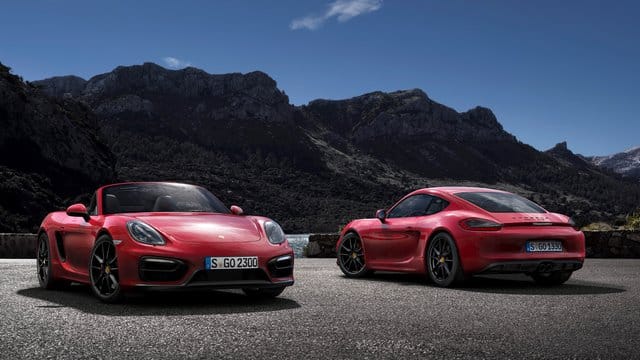 Robustes Doppelpack: Porsches Mittelmotor-Modell weist als Boxster (links) und als Cayman im GTÜ-Gebrauchtwagenreport insgesamt die wenigsten Mängel auf. Robustes Doppelpack: Porsches Mittelmotor-Modell weist als Boxster (links) und als Cayman im GTÜ-Gebrauchtwagenreport insgesamt die wenigsten Mängel auf.