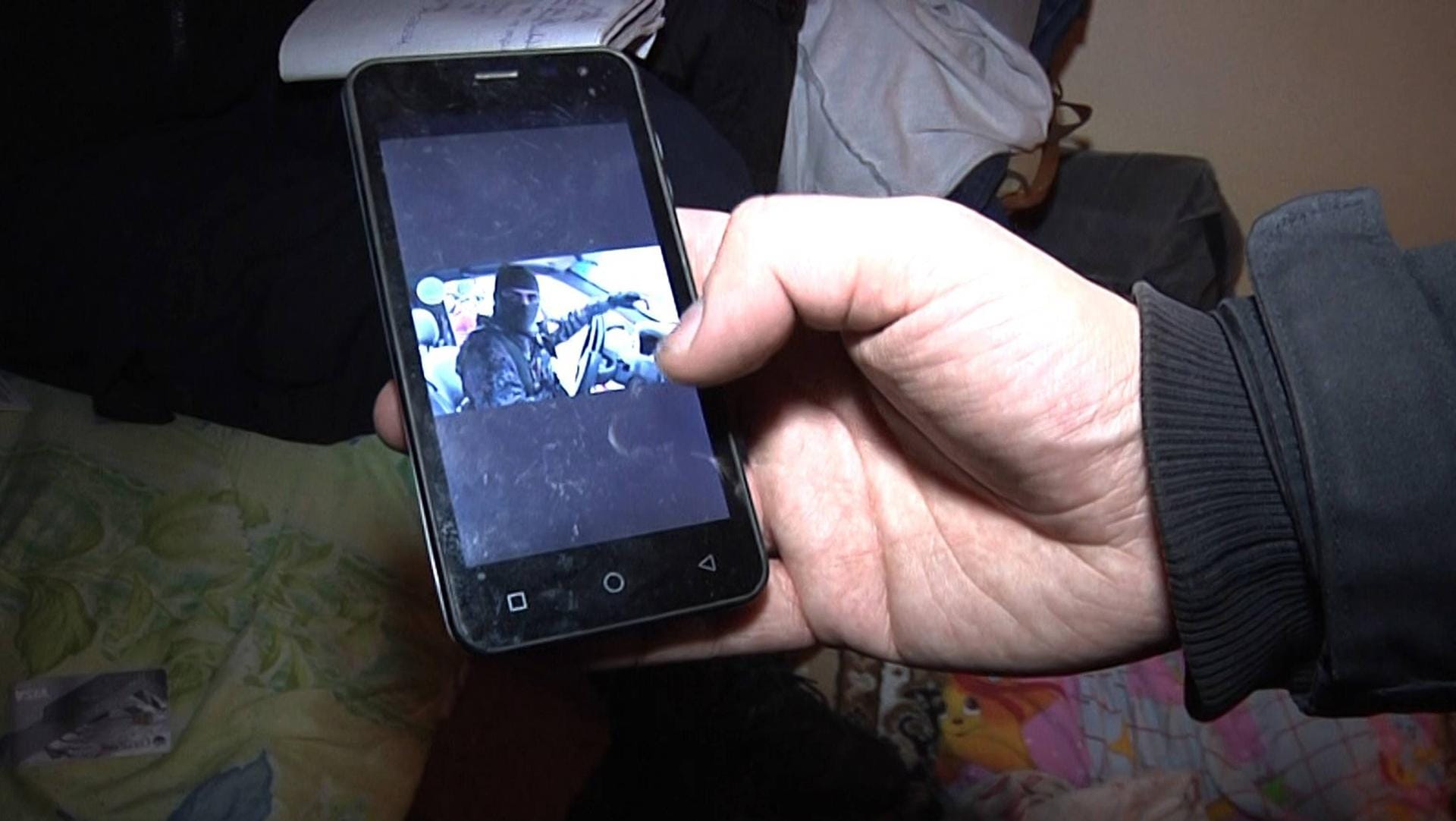 ISIS-Propaganda-Video auf einem Smartphone (in Russland): Angriffe per App.