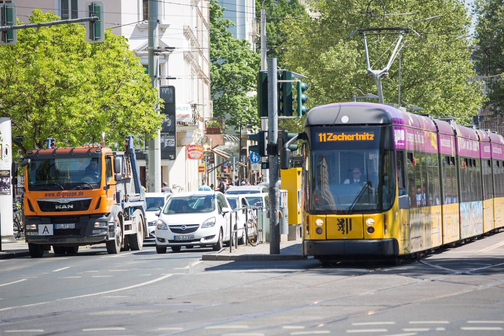 Straßenbahn in Dresden: Eine Afghanin ist von einem Mann angegriffen worden. (Symbolbild)