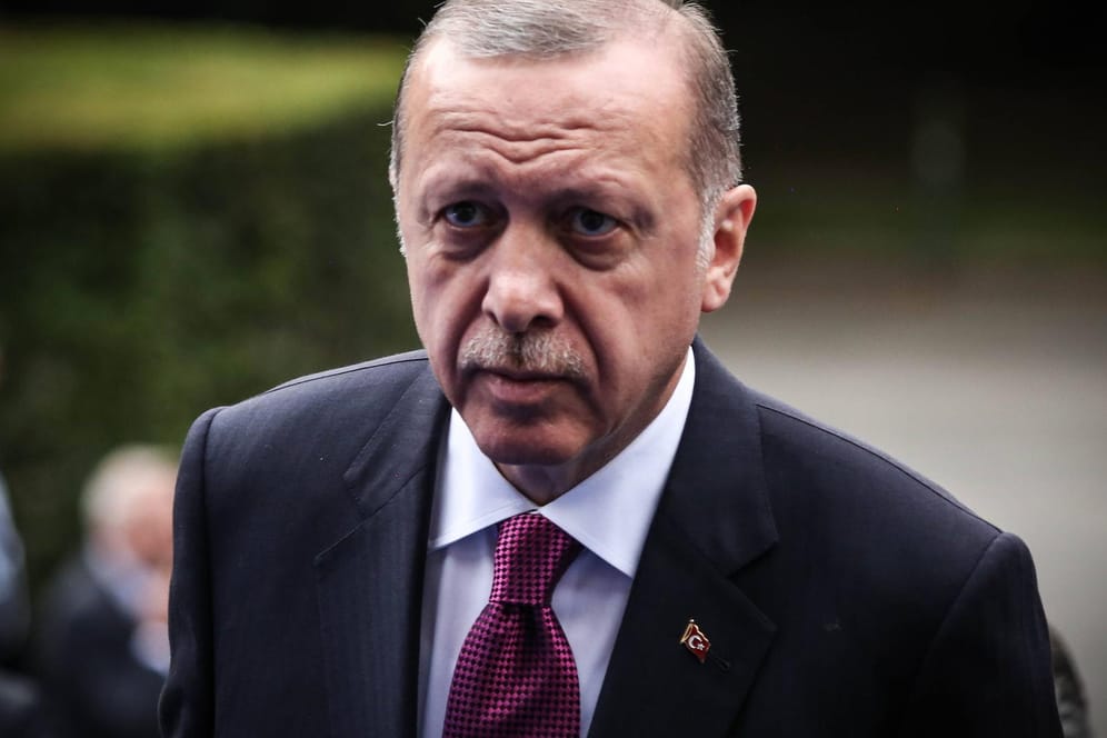Der türkische Präsident Recep Tayyip Erdoğan beim Nato-Gipfel in Brüssel: Erdogan macht die Bewegung des im US-Exil lebenden Predigers Gülen für den Putschversuch verantwortlich.