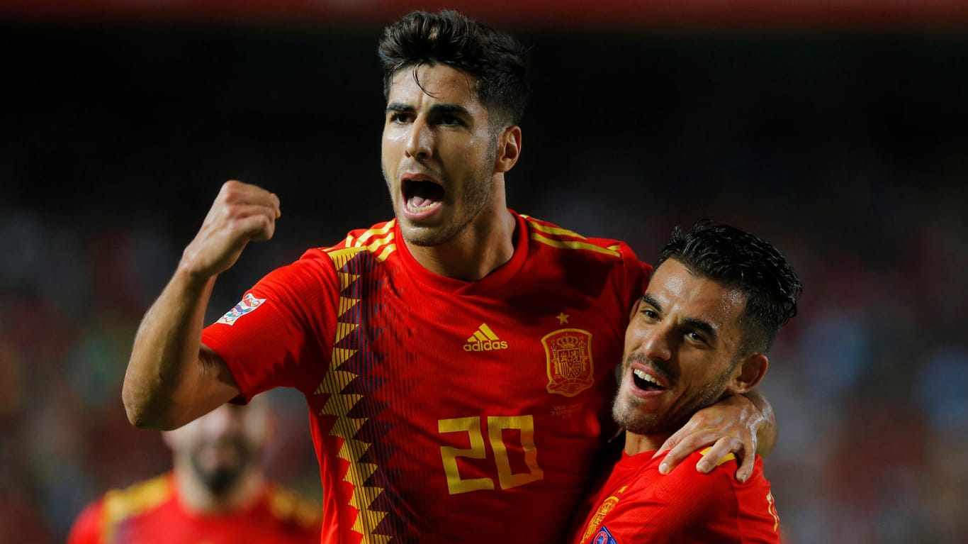 Spaniens Marco Asensio feiert seinen Treffer mit Dani Ceballos.