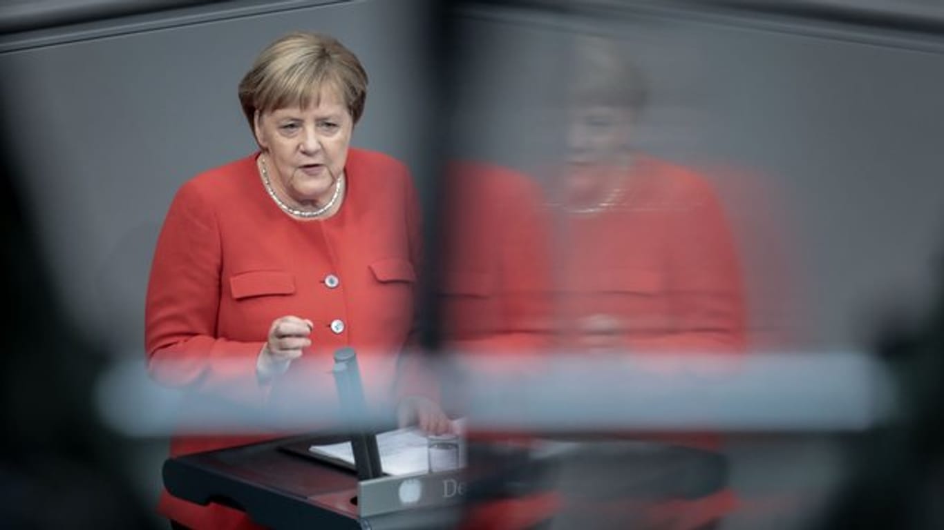 Bundeskanzlerin Angela Merkel (CDU) spricht bei der Generaldebatte im Deutschen Bundestag.