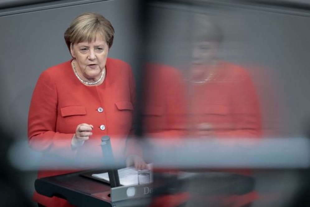 Bundeskanzlerin Angela Merkel (CDU) spricht bei der Generaldebatte im Deutschen Bundestag.