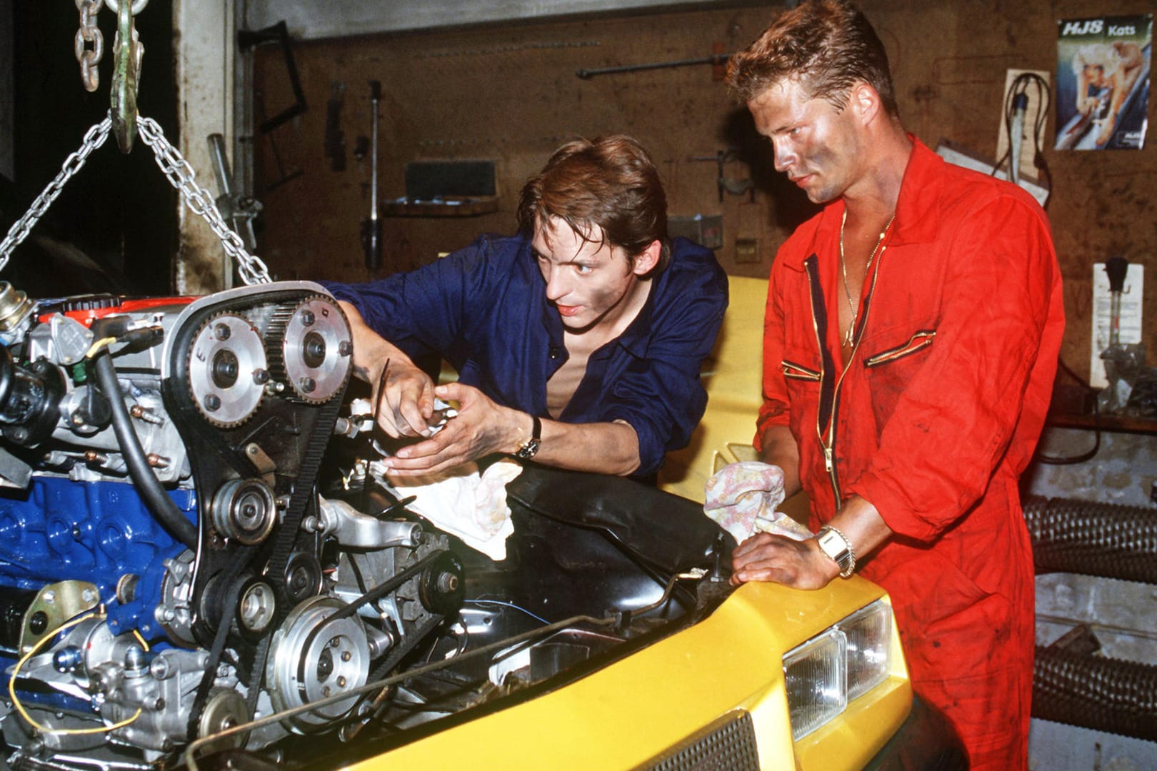 Szene aus "Manta, Manta": Stefan Gabelhoff und Til Schweiger tunen einen Manta.