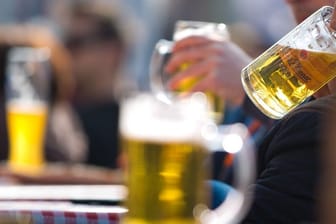 Laut einer WHO-Expertin trinken Deutsche, die über 15 Jahre alt sind, durchschnittlich 11 Liter reinen Alkohol pro Jahr.