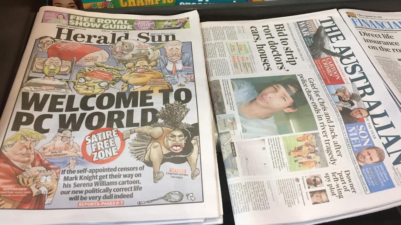 Ein Zeitungsstand in Melbourne: Hier liegt ein Exemplar der "Herald Sun" (l.) aus.
