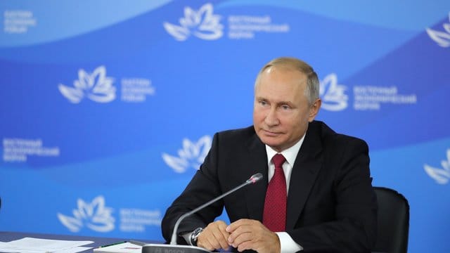 Der russische Präsident Wladimir Putin am Rande des Östlichen Wirtschaftsforums. Der russische Präsident Wladimir Putin am Rande des Östlichen Wirtschaftsforums.