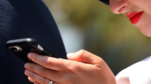 Manche Apps spionieren die Standortdaten der Handy-Nutzer aus.