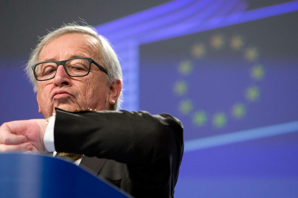 Jean-Claude Juncker schaut auf die Uhr: Der EU-Kommissionspräsident will die Zeitumstellung im nächsten Jahr abschaffen.