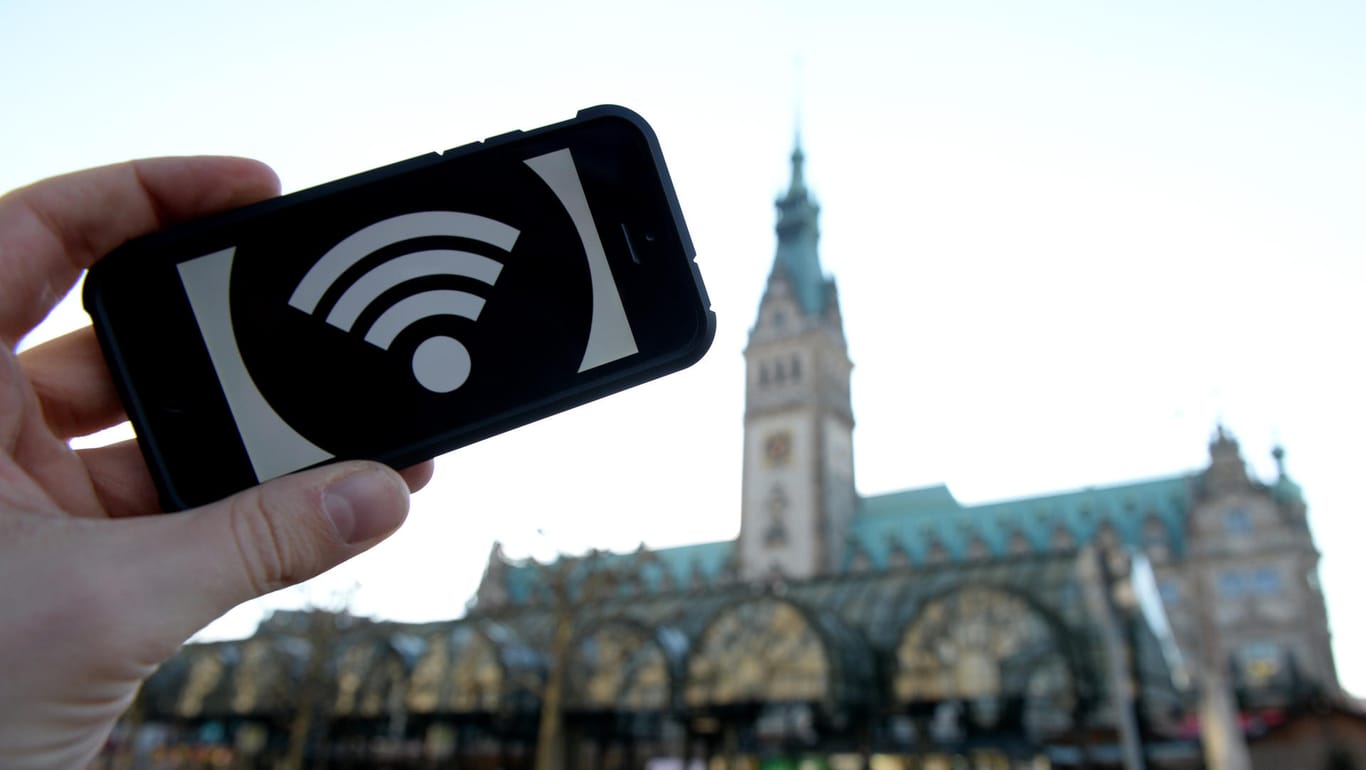 WLAN-Empfang am Hamburger Rathaus: Apps können Standortdaten auslesen.