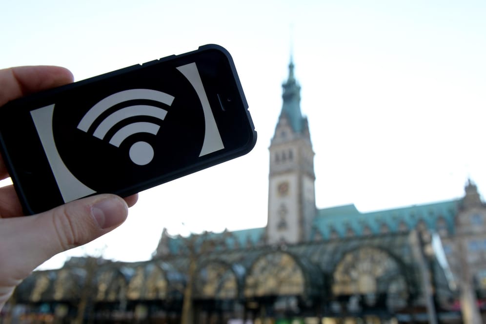WLAN-Empfang am Hamburger Rathaus: Apps können Standortdaten auslesen.