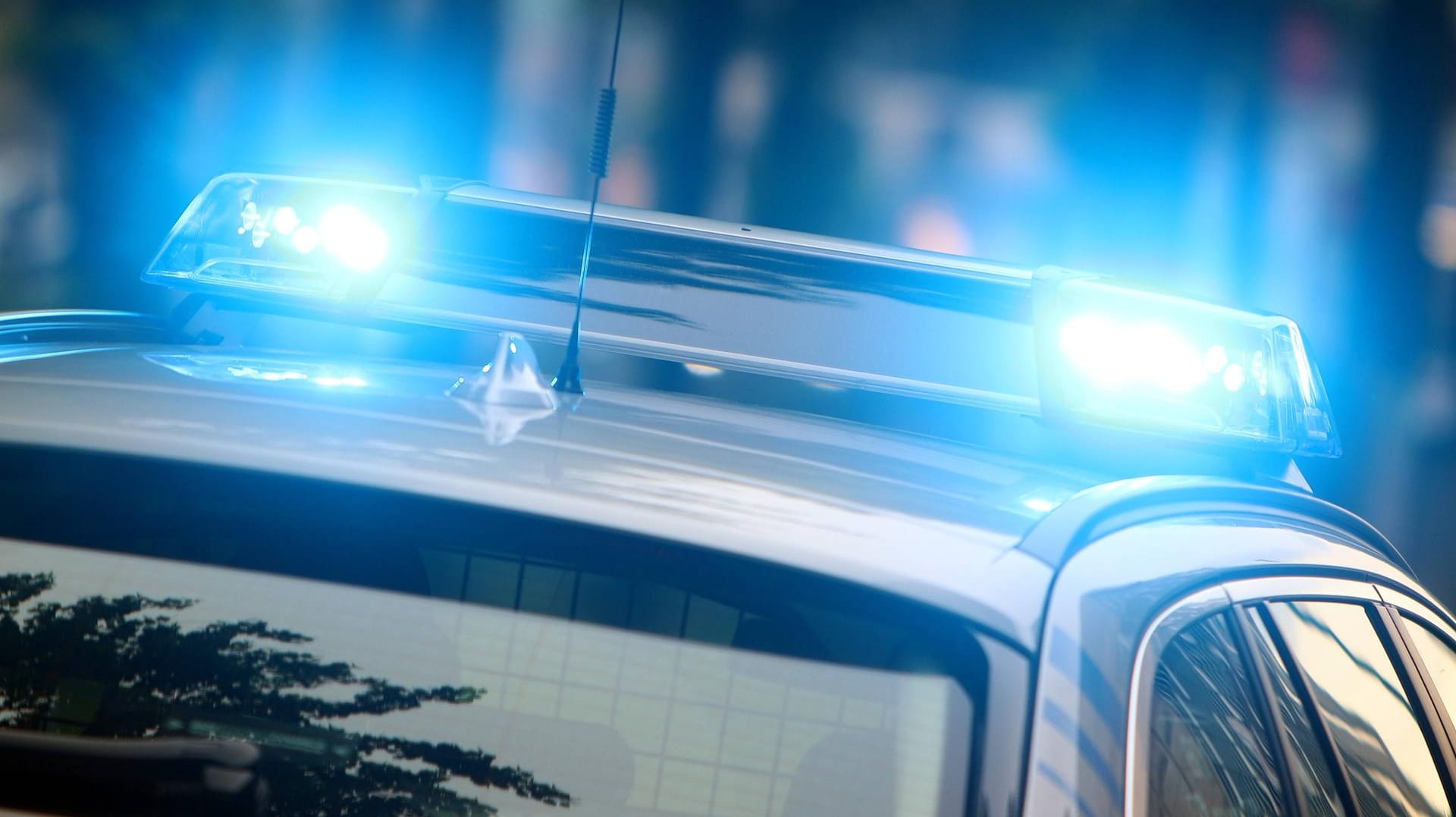 Polizei im Einsatz: Erst Spezialeinsatzkräfte der Polizei konnten den Mann überwältigen. Polizei im Einsatz: Erst Spezialeinsatzkräfte der Polizei konnten den Mann überwältigen.