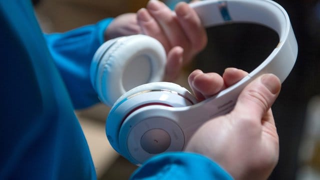 Laut einer aktuellen Umfrage nutzen 58,3 Prozent aller Menschen ab 14 in Deutschland Audioangebote im Internet.