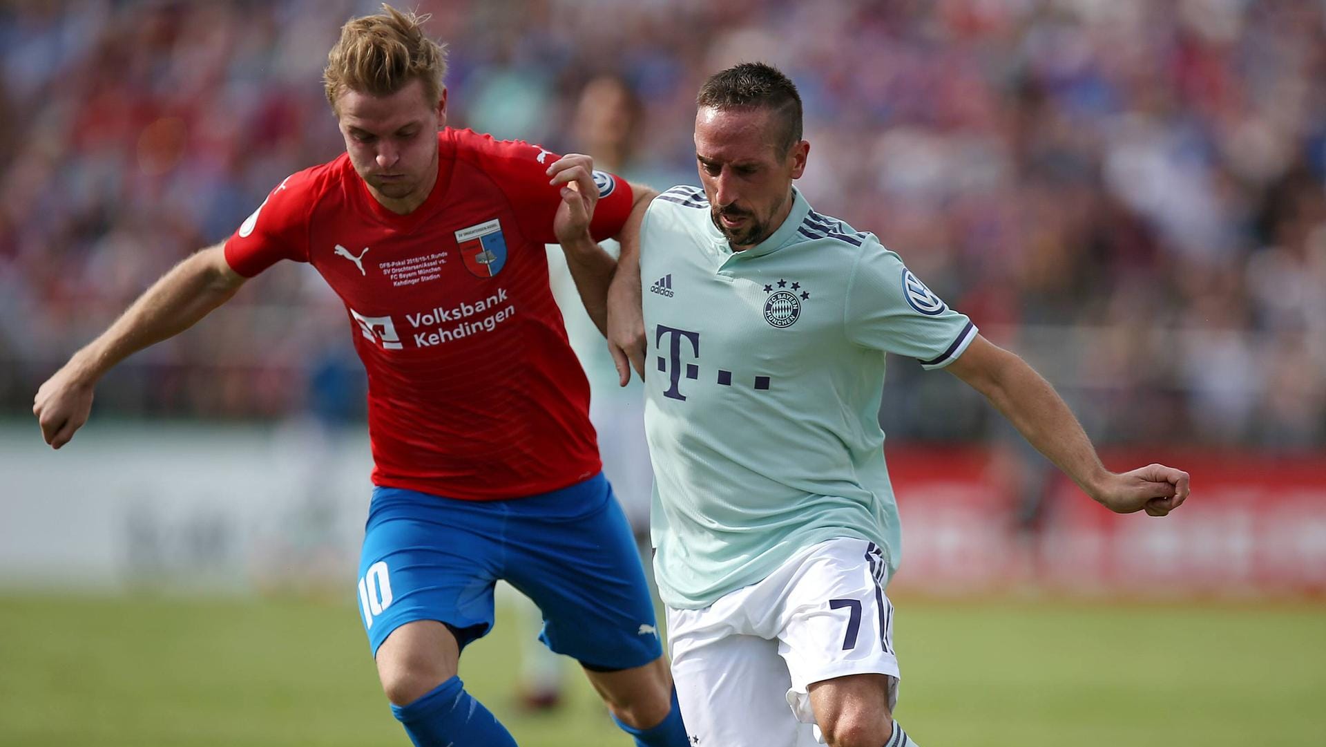 Franck Ribéry (rechts) und seine Teamkollegen behaupteten sich in der ersten Runde gegen den SV Drochtersen Assel. In der nächsten Runde geht es gegen Rödinghausen.