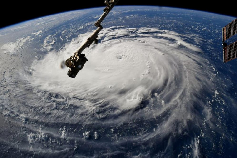 Hurrikan "Florence" über dem Atlantischen Ozean: Der Sturm wird am Donnerstagabend (Ortszeit) auf das amerikanische Festland treffen. Das Nationale Hurrikan-Zentrum sprach von einer lebensgefährlichen Situation.