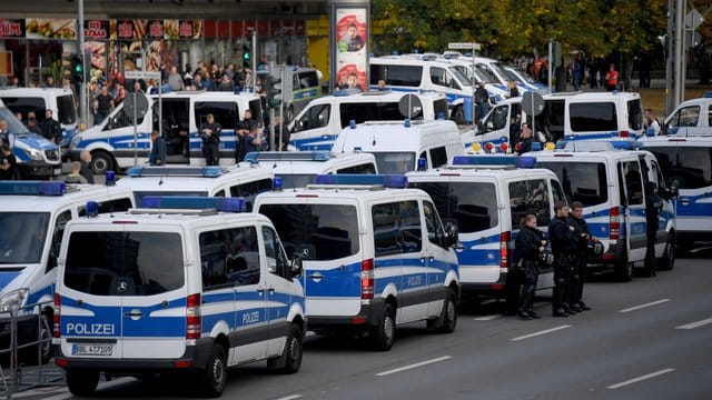 Die Polizei macht sich am 7. Die Polizei macht sich am 7.
