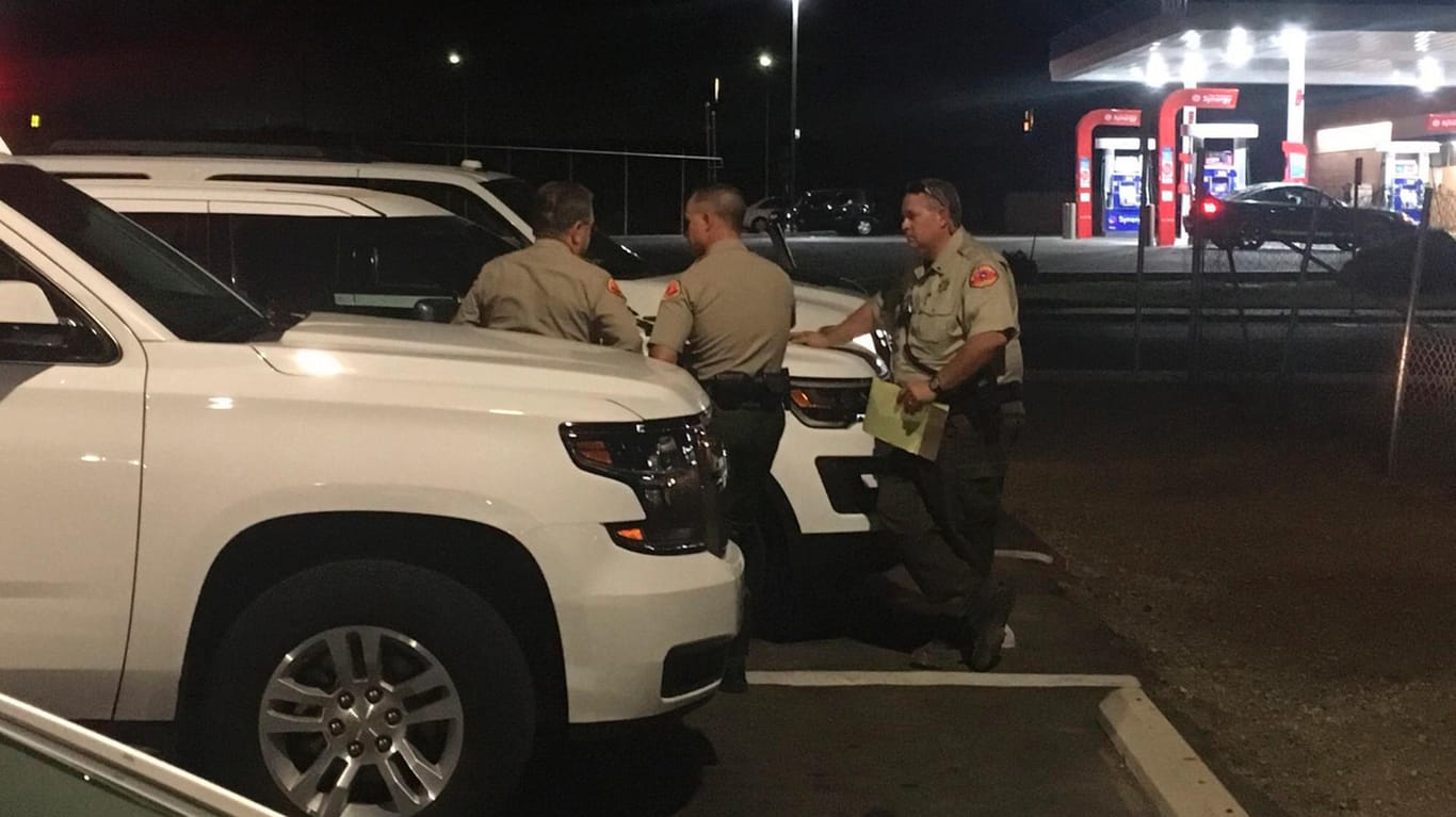 Polizisten am Tatort in Bakersfield: Ein Mann soll fünf Menschen und sich selbst erschossen haben.