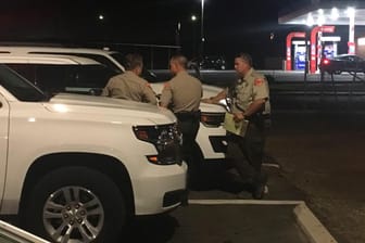 Polizisten am Tatort in Bakersfield: Ein Mann soll fünf Menschen und sich selbst erschossen haben.
