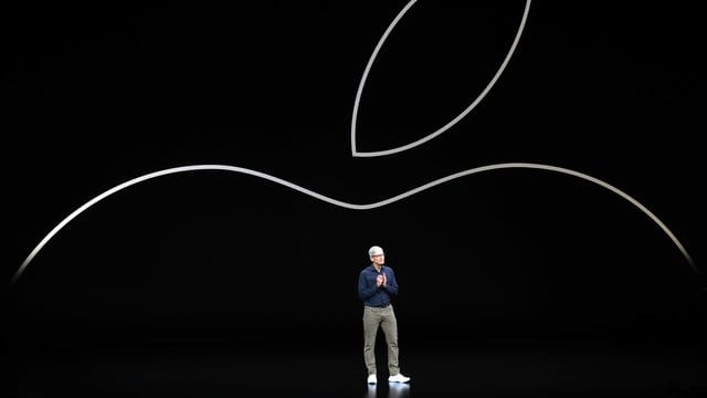 Tim Cook, Geschäftsführer von Apple, spricht im Steve Jobs Theater über das iPhone XS und das iPhone XS Max. Tim Cook, Geschäftsführer von Apple, spricht im Steve Jobs Theater über das iPhone XS und das iPhone XS Max.