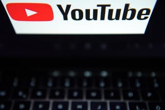 YouTube versteht sich als technische Plattform und sieht vor allem seine Nutzer in der Verantwortung.